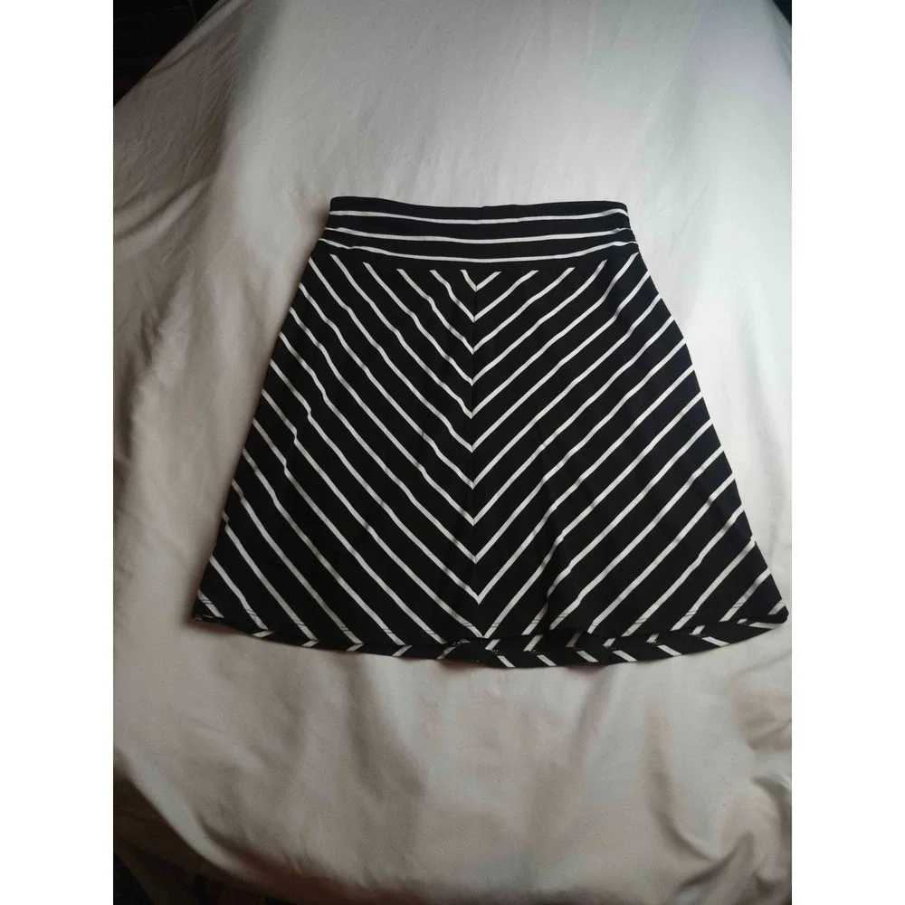 Faded Glory Skirt L 12-14 Black White Striped Minimalist Classic Smart Casual